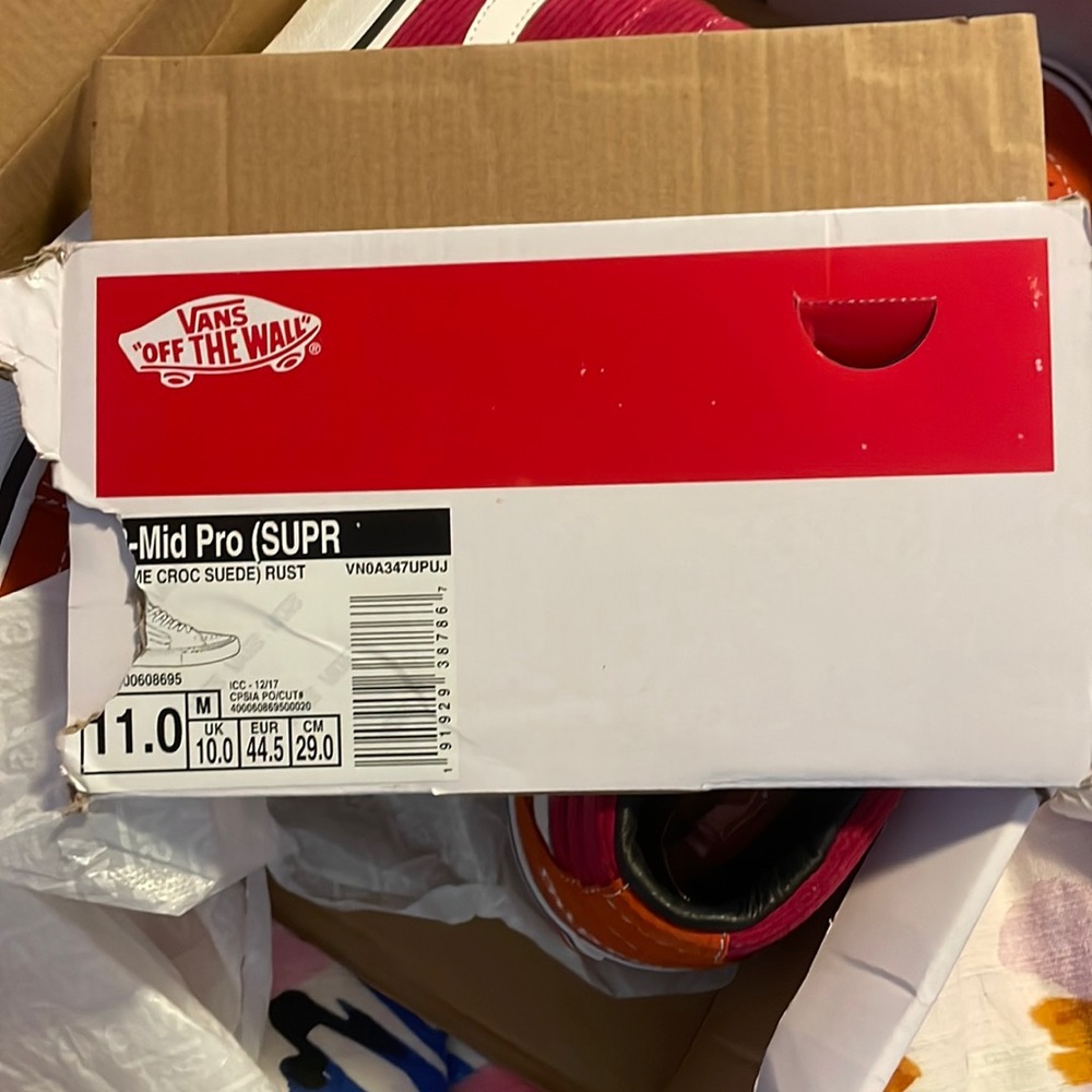Supreme vans